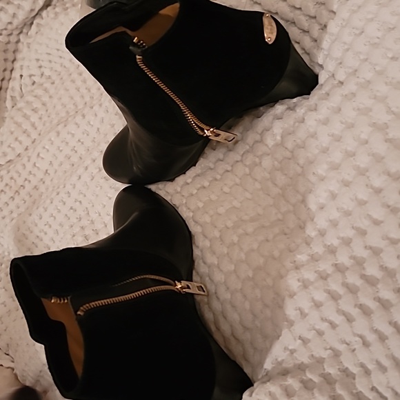 Coach "Mystic" black calf/suede size 7.5M booties - Picture 7 of 14